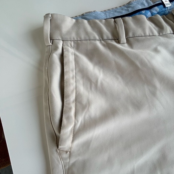 Peter Millar Tan Flat Front Shorts for Casual Elegance - Picture 3 of 12